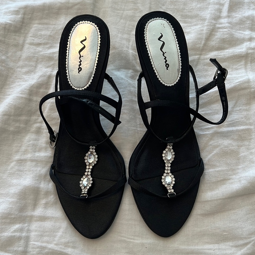 New condition Nina heels black with crystals